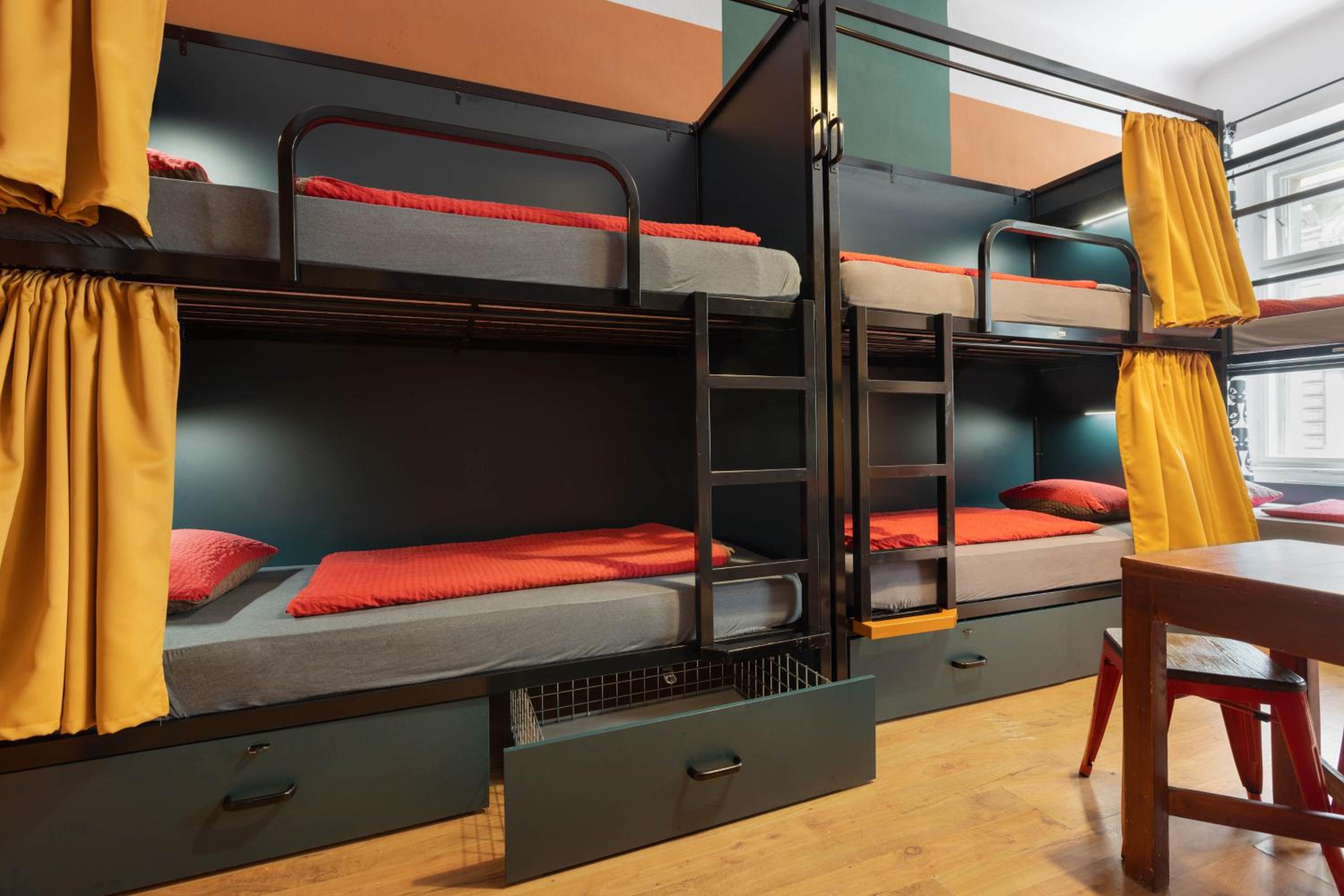 Hostel Elf