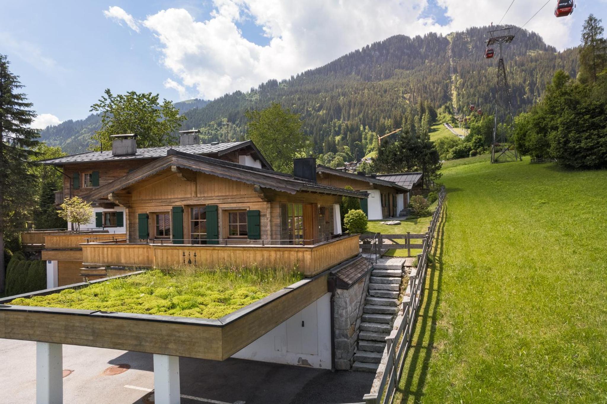 Ski-in-Ski-out Asten Studio by Alpine Host Helpers