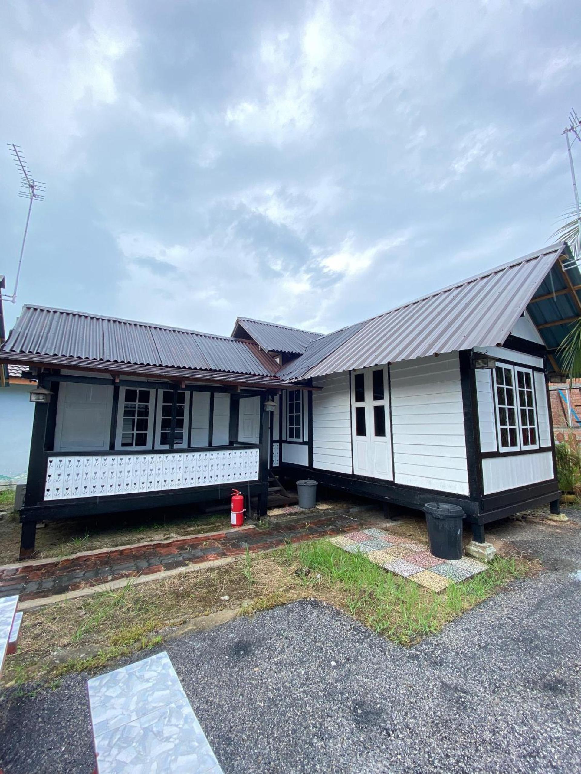 Nami Homestay Teluk Batik photo 1