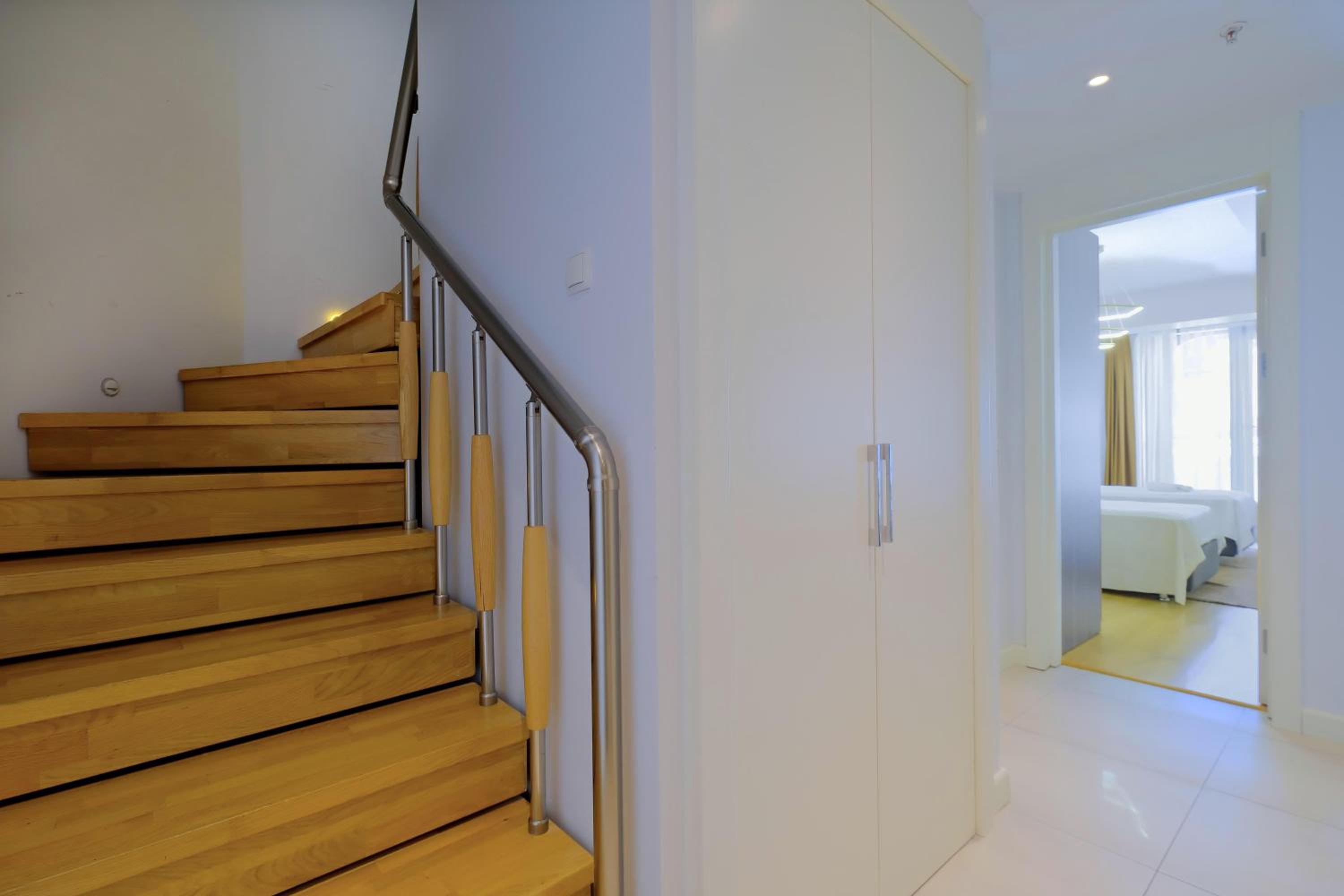 Petek Residence by NewInn