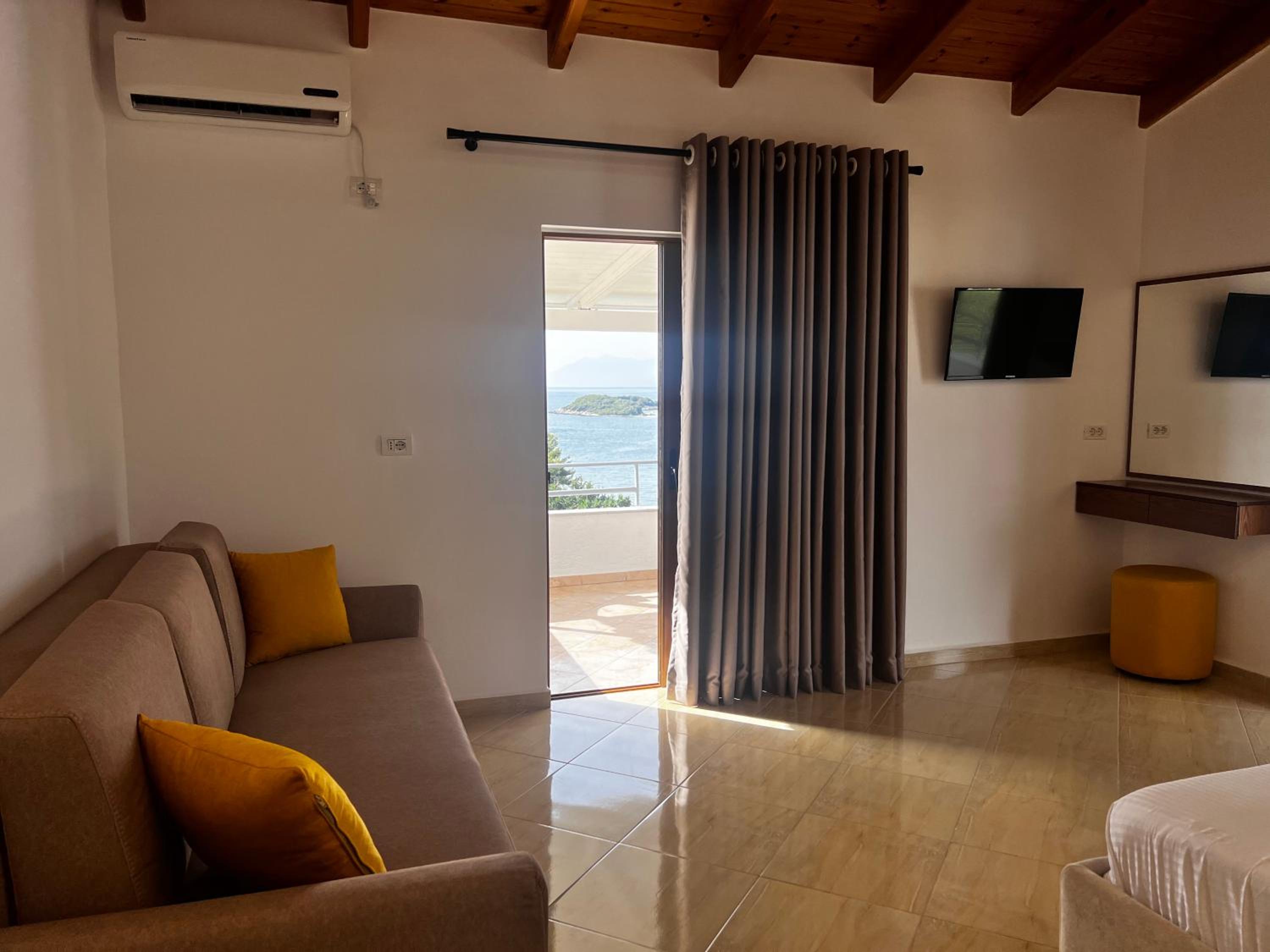 Dine Hotel