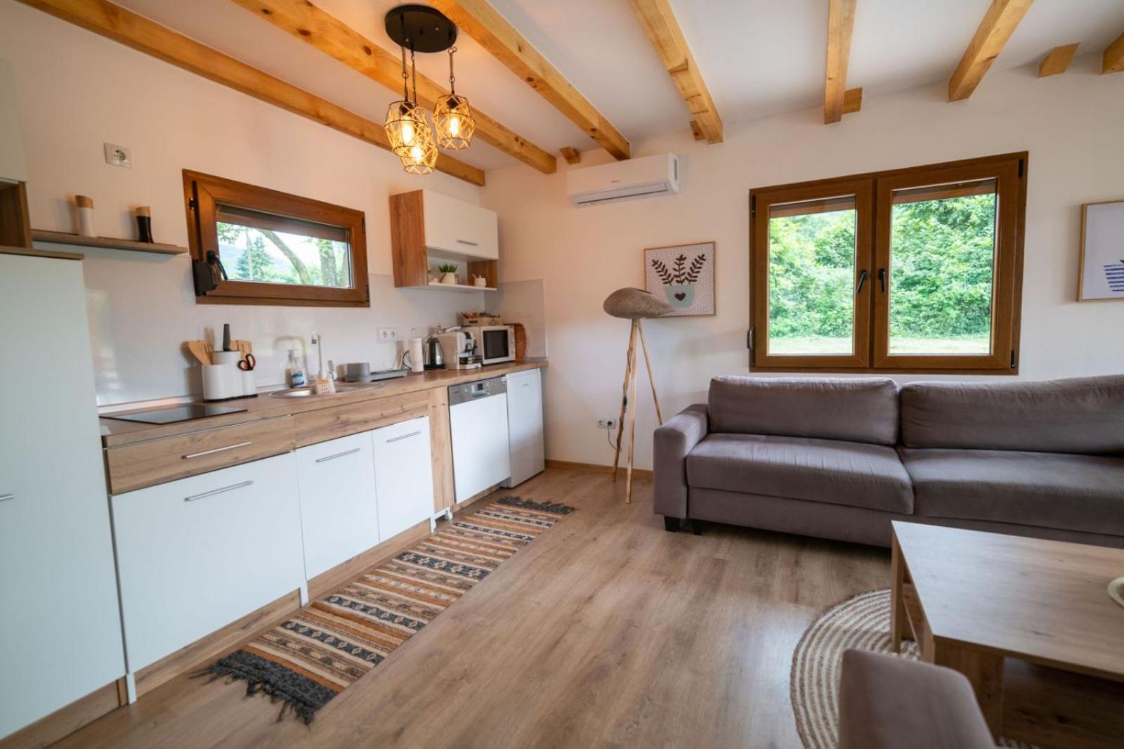 Sweet Home Visoko FREE PARKING, AC, RENT A CAR