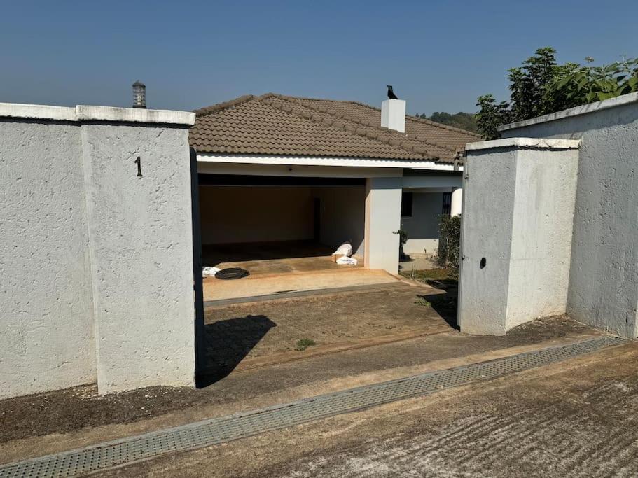 Aaru house
