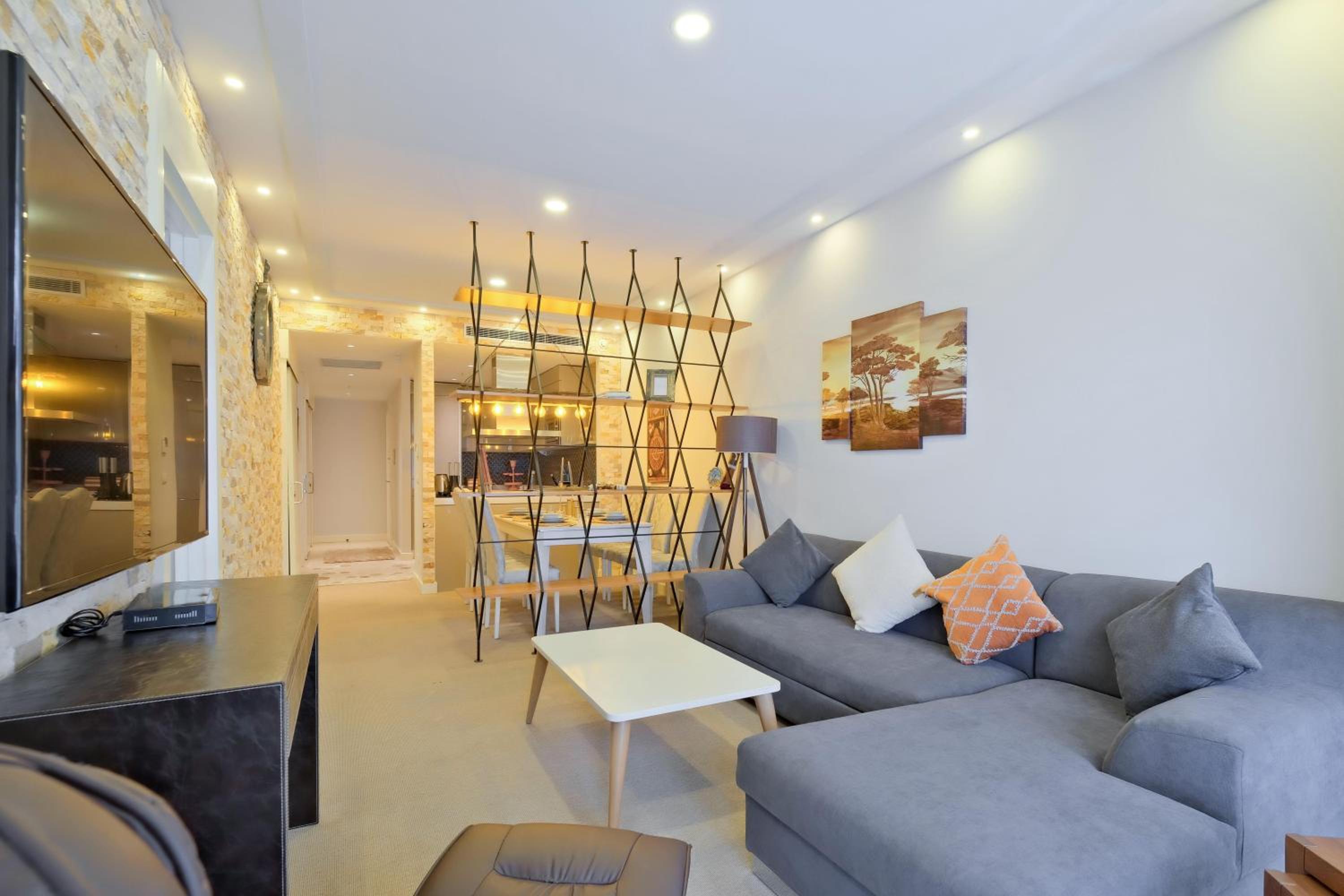 Petek Residence by NewInn