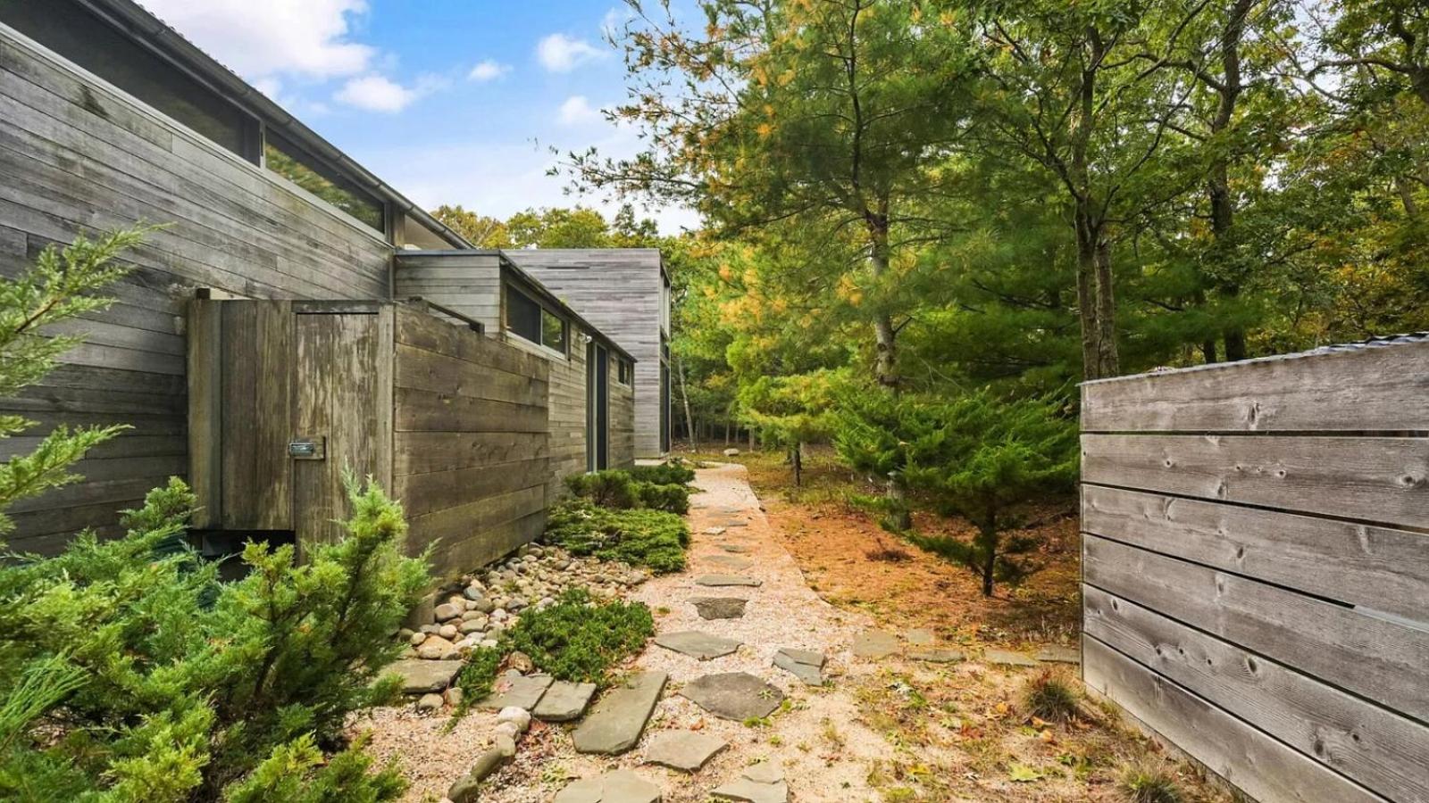 Villa Spectrum Luxury Villa with Pool & Outdoor Shower in East Hampton