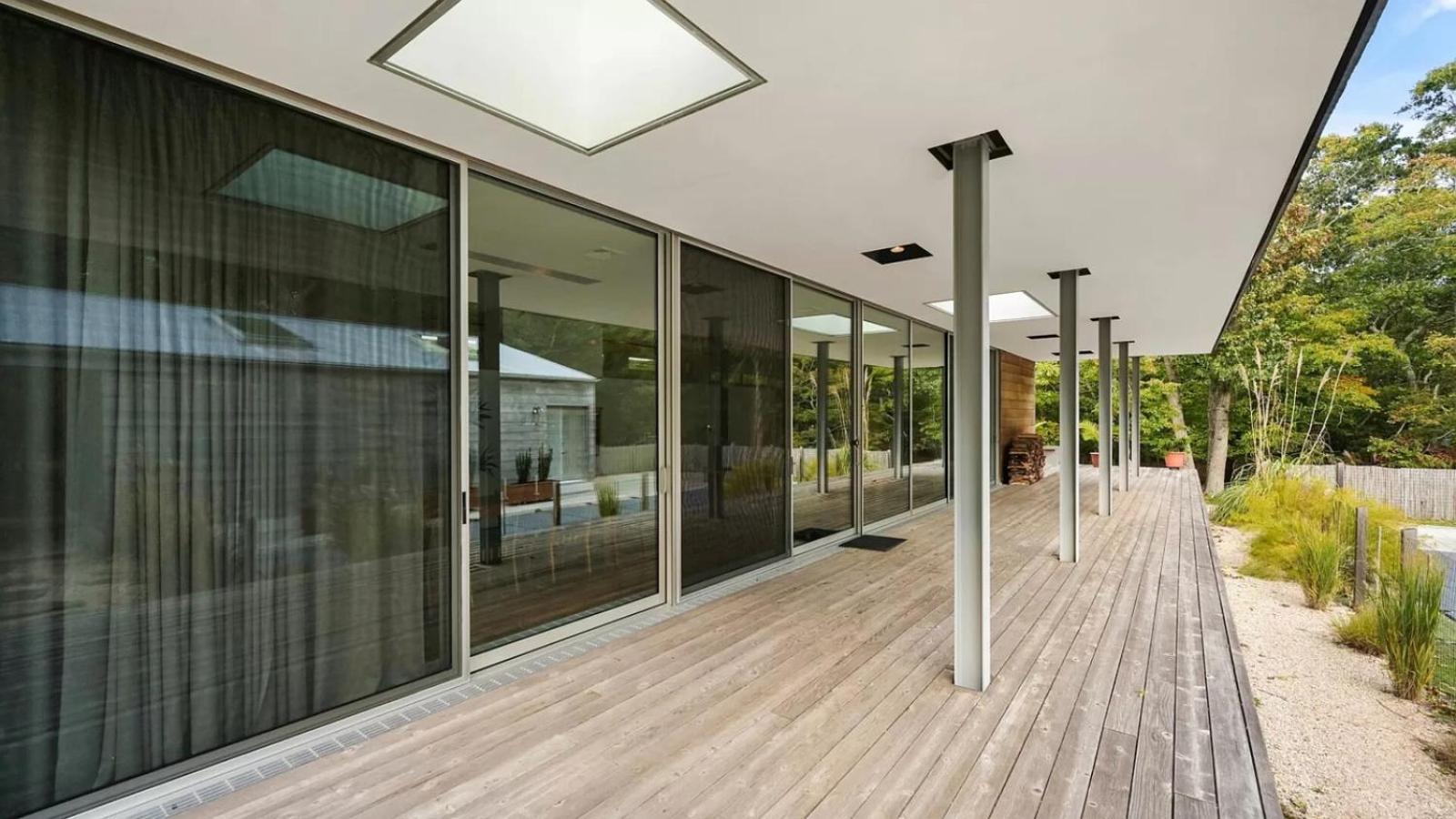 Villa Spectrum Luxury Villa with Pool & Outdoor Shower in East Hampton