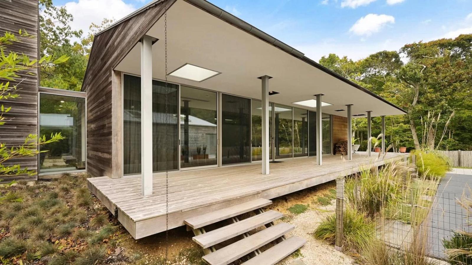 Villa Spectrum Luxury Villa with Pool & Outdoor Shower in East Hampton