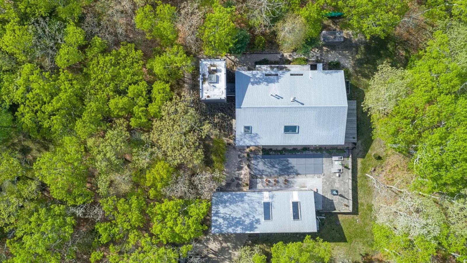Villa Spectrum Luxury Villa with Pool & Outdoor Shower in East Hampton