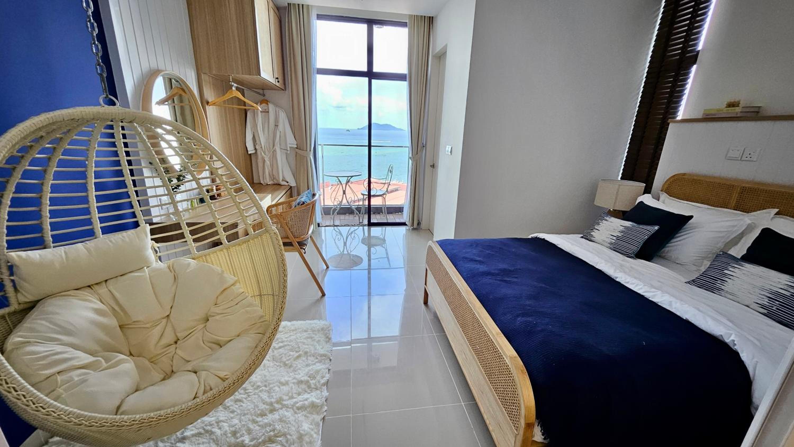 The Nest at The Shore KK CBD Seaview with Balcony photo 8