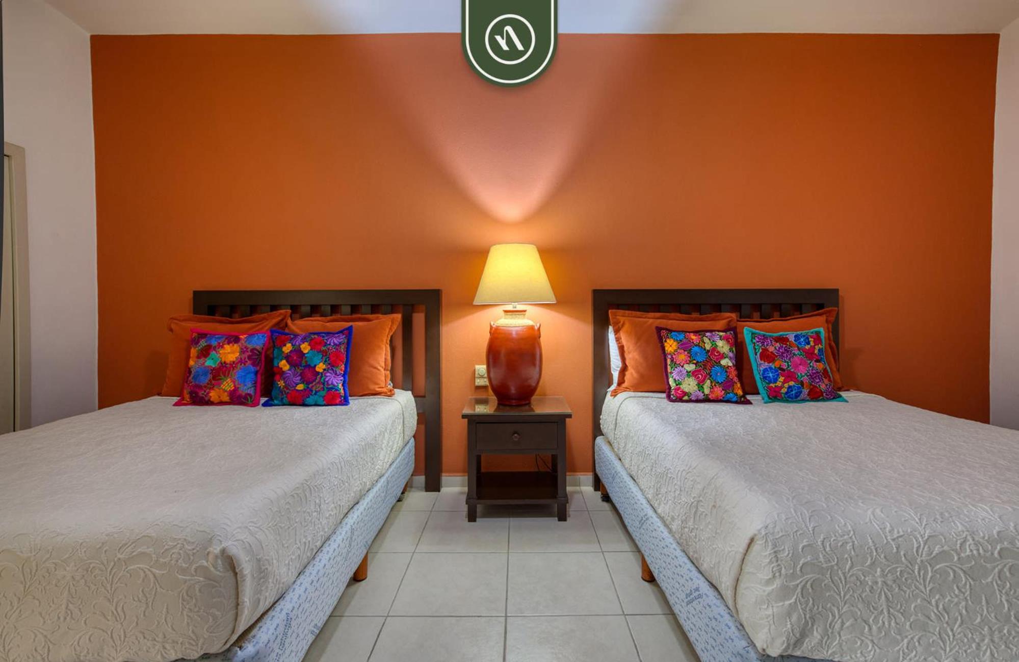 Mexican Styled 2 BR Condo - Beachfront - Pool, fotografía 2
