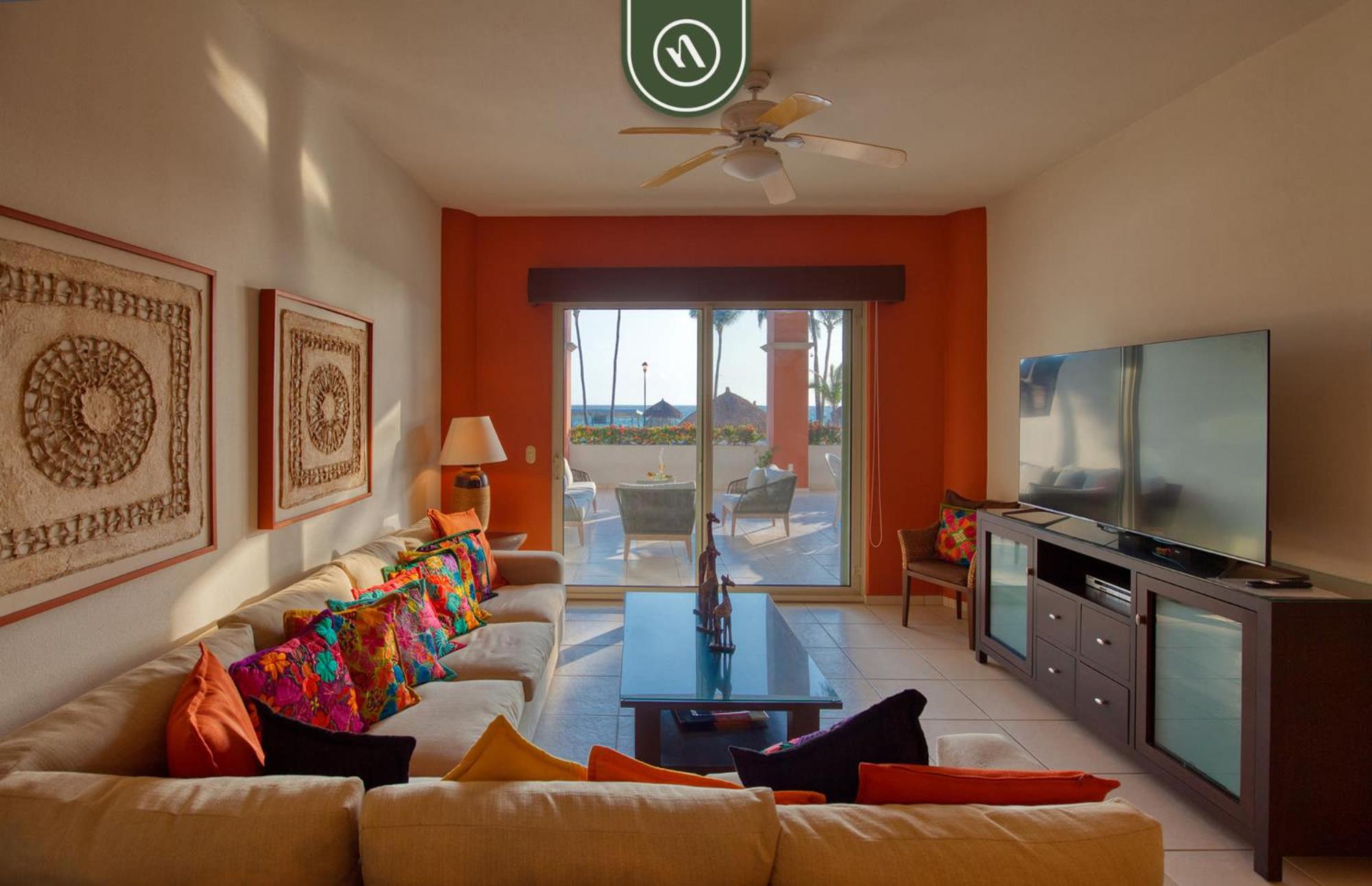 Mexican Styled 2 BR Condo - Beachfront - Pool, fotografía 3