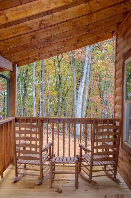Spacious 2800 sq ft-Cozy Wood Cabin-NEW BUILD view 2