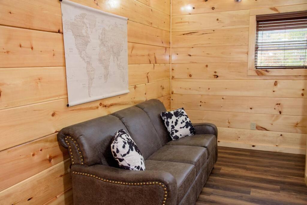 Spacious 2800 sq ft-Cozy Wood Cabin-NEW BUILD view 5