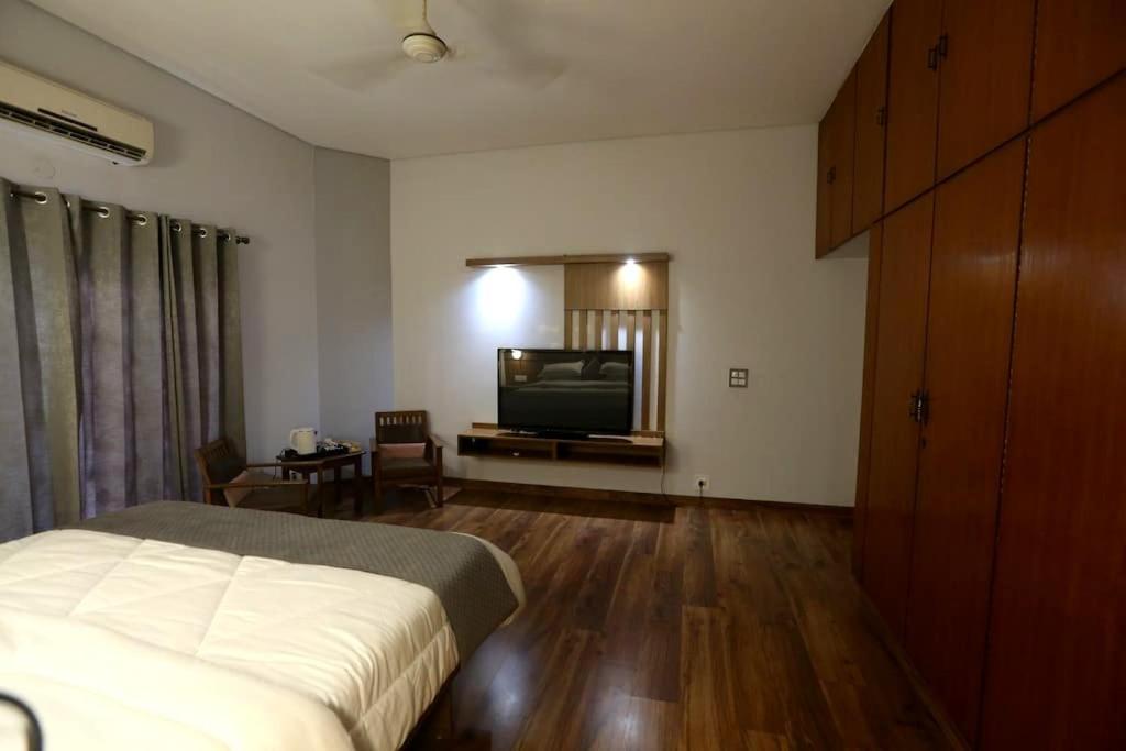 Peaceful 3BR Home w/Terrace in central Dehradun view 3