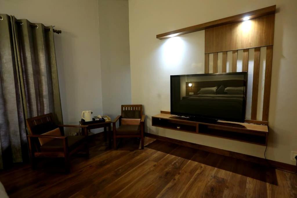 Peaceful 3BR Home w/Terrace in central Dehradun view 4