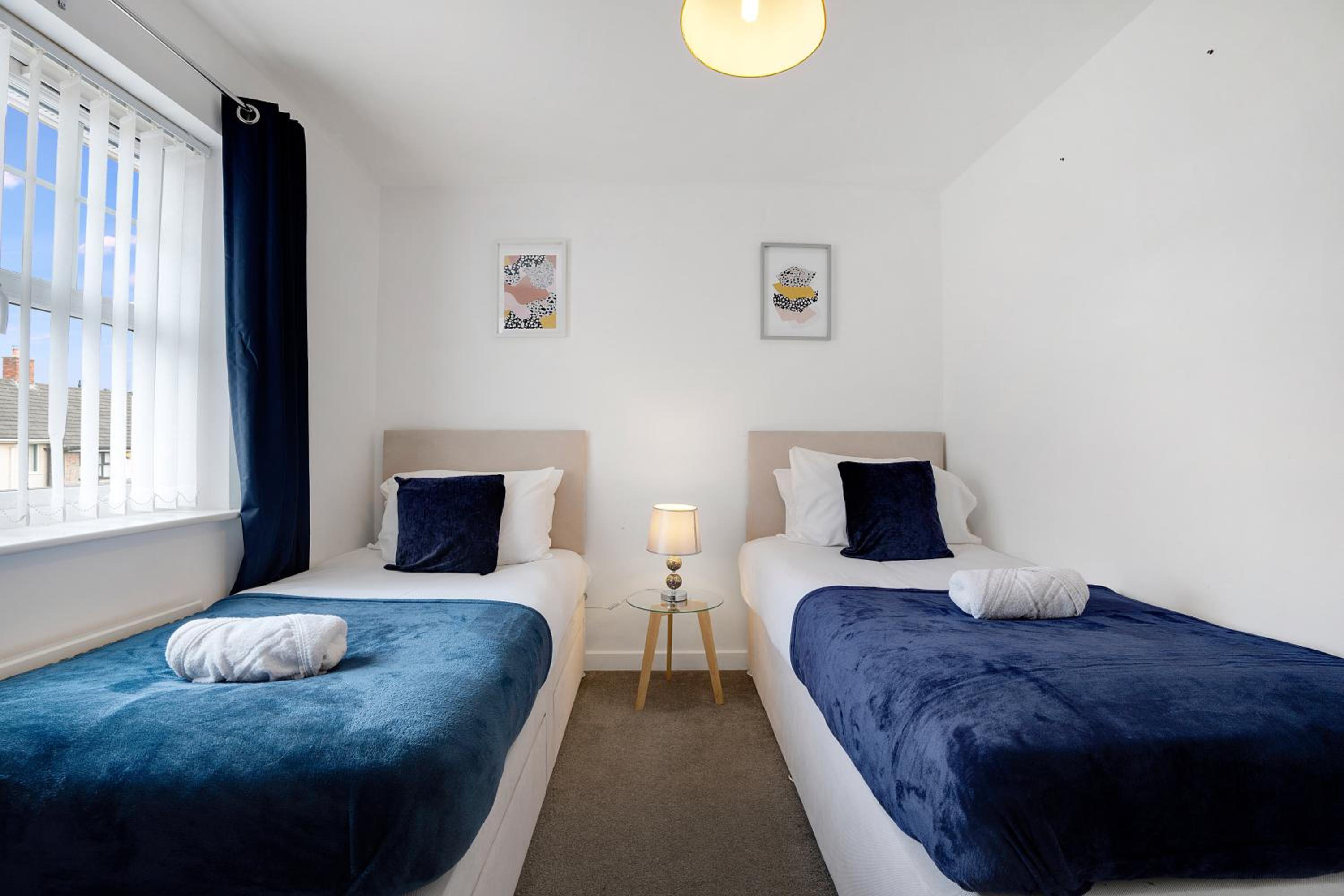 Stylish Teesside Home Ideal for Work or Leisure view 3