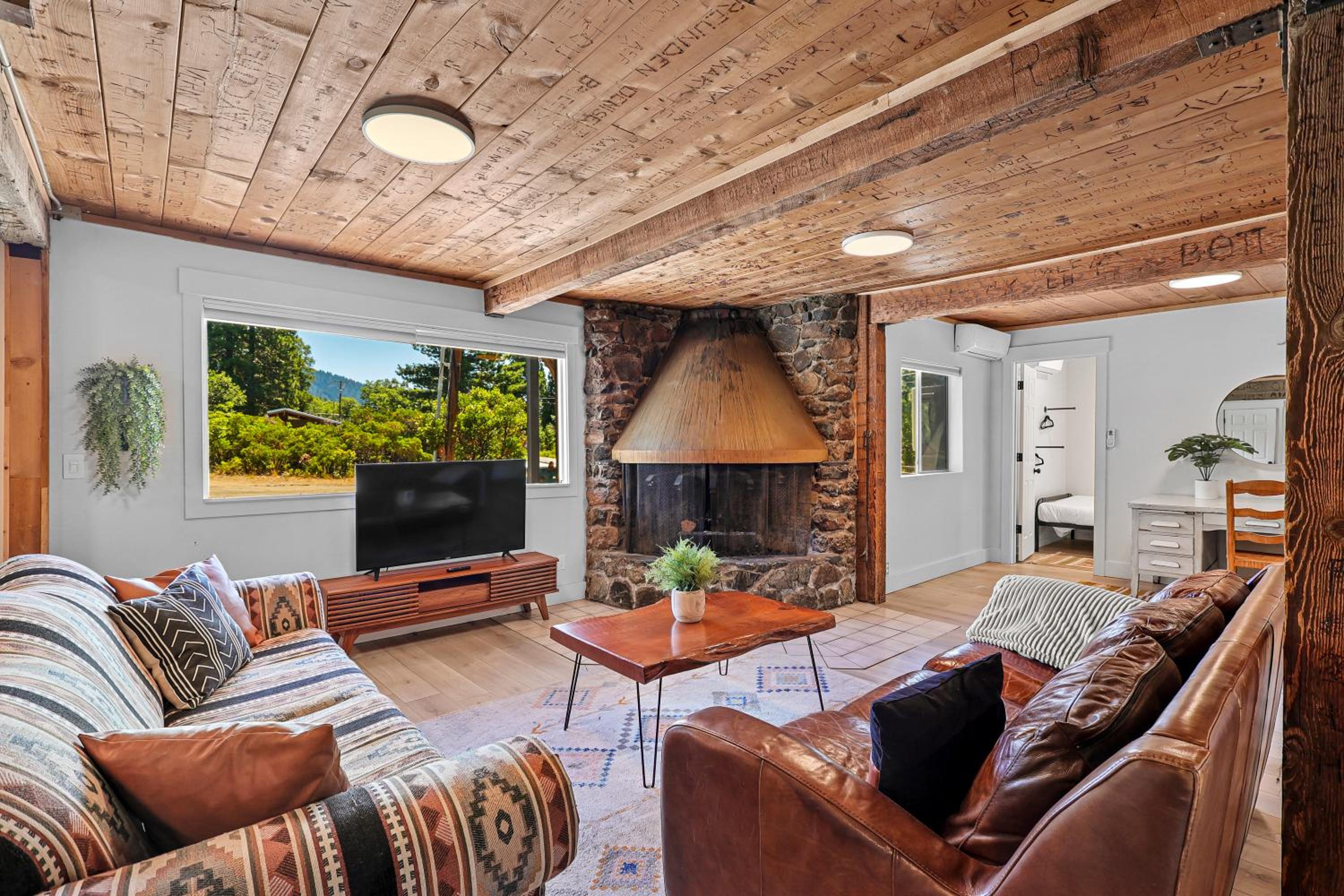 Basecamp Lodge