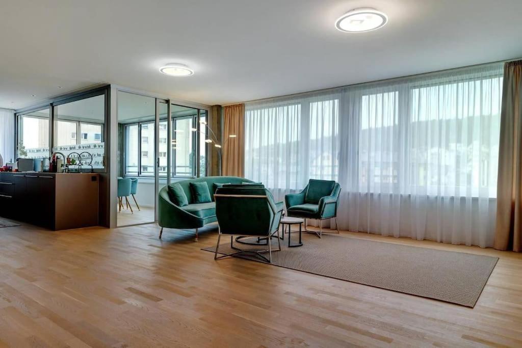 Prestigious Apt in RhyGarden