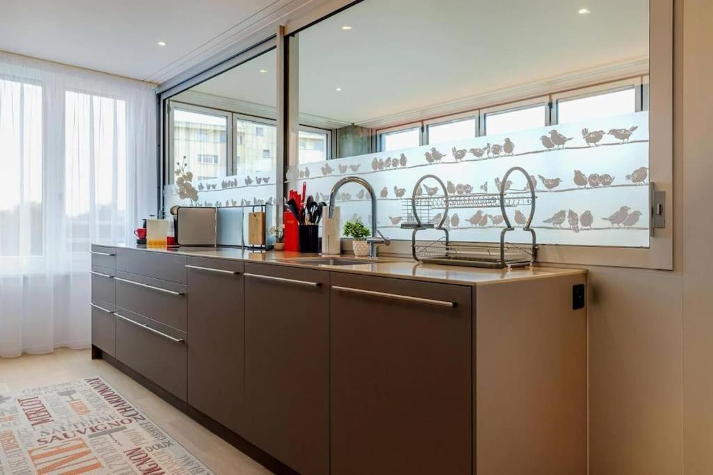 Prestigious Apt in RhyGarden