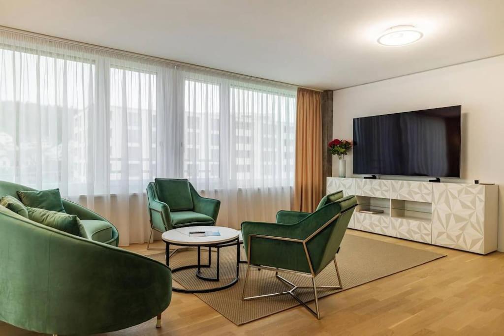 Prestigious Apt in RhyGarden