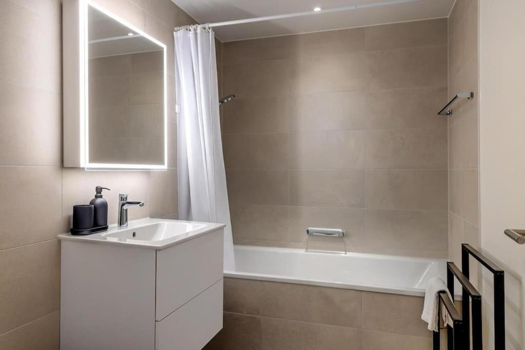 Prestigious Apt in RhyGarden