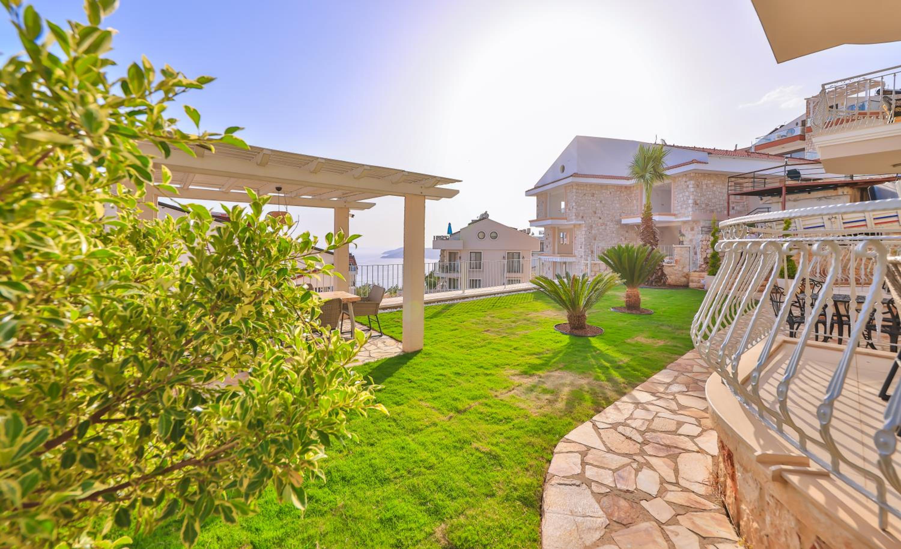 Begonya Suites - Image 100