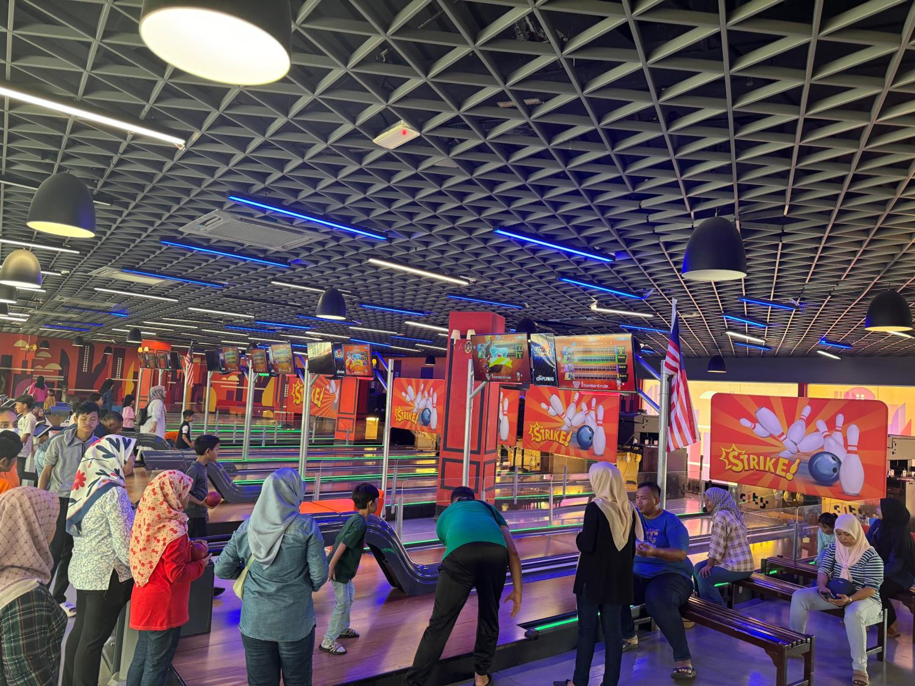 I-CITY Holidays biggest Swimming Pools, Astro