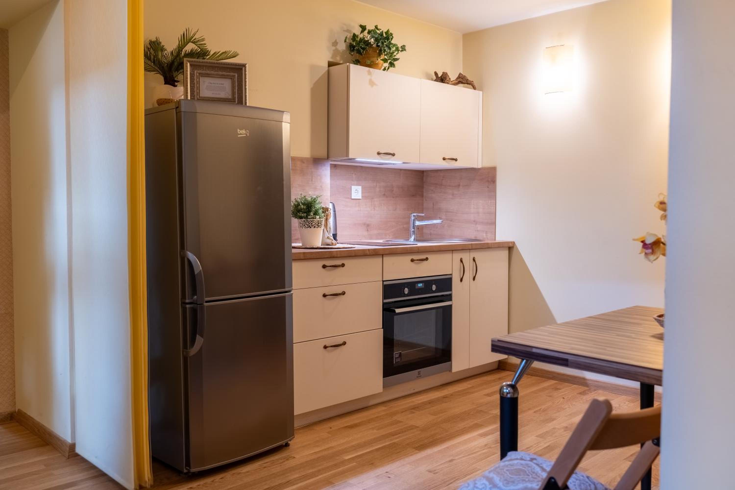 Cozy Suite with Inner Yard view 4