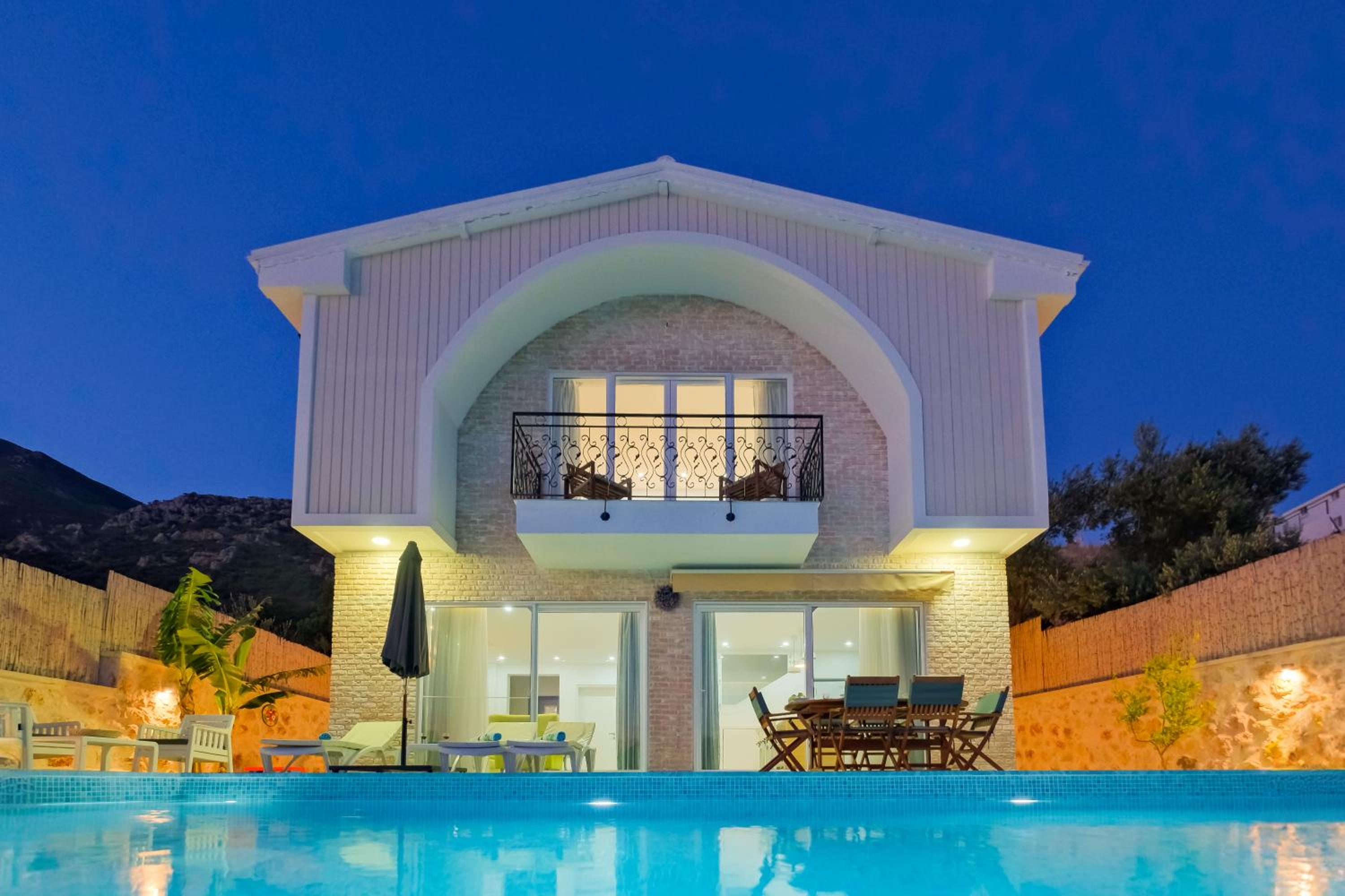Villa TOUCANO Peaceful villa with nature view, pool and jacuzzi view 2