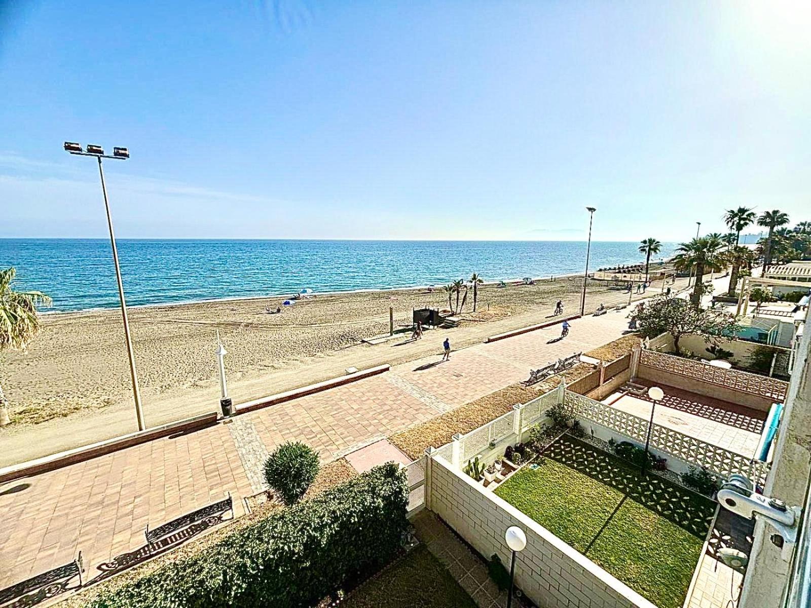 Apartamento en Rincón de la Victoria Primera linea de Playa