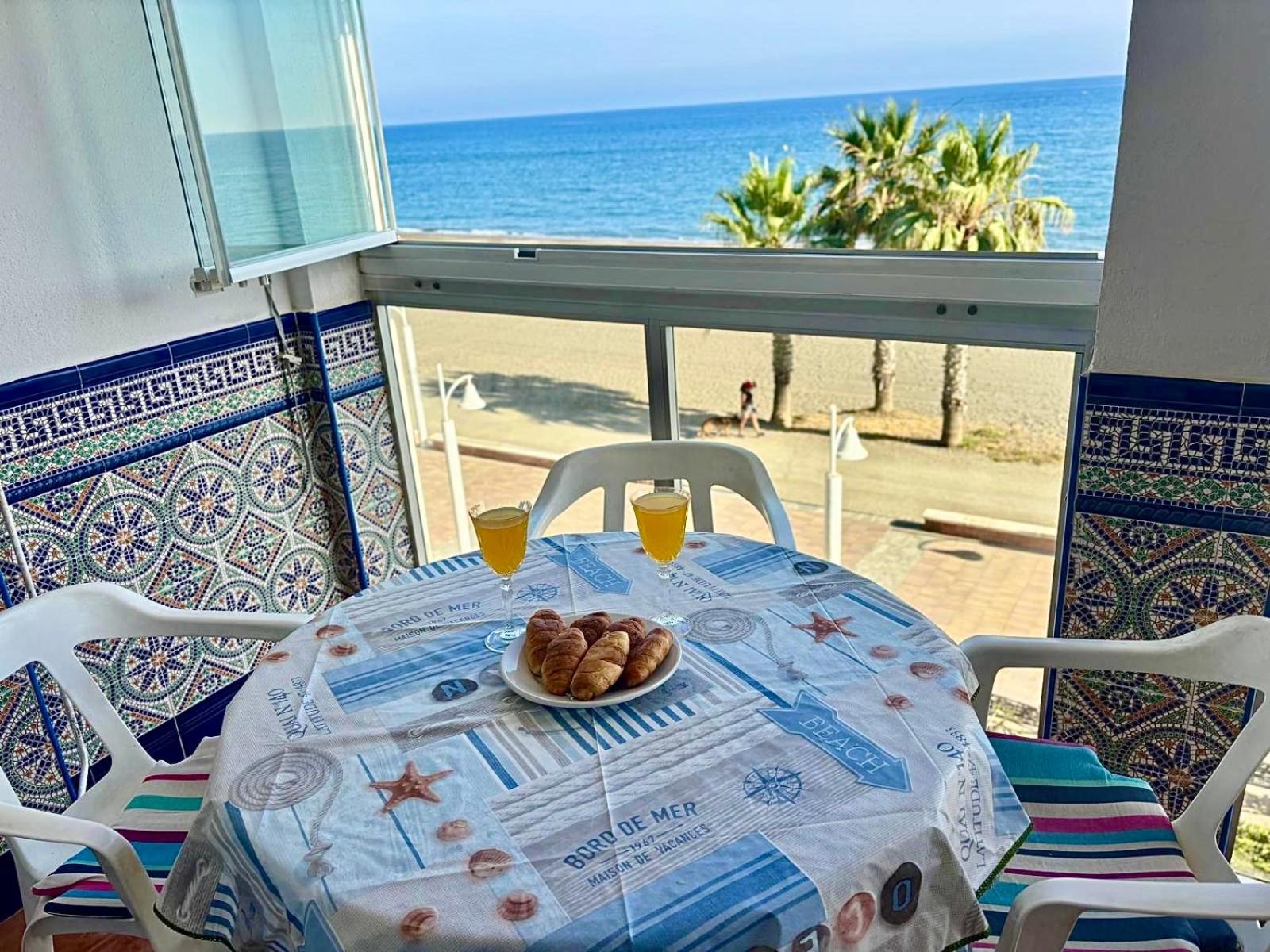 Apartamento en Rincón de la Victoria Primera linea de Playa