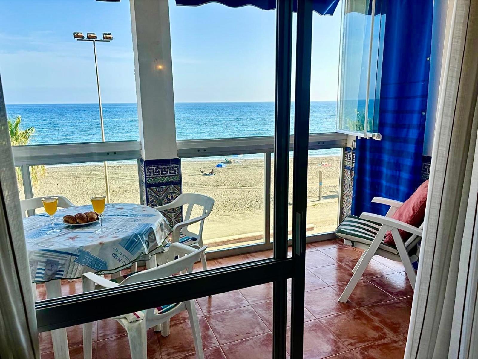 Apartamento en Rincón de la Victoria Primera linea de Playa