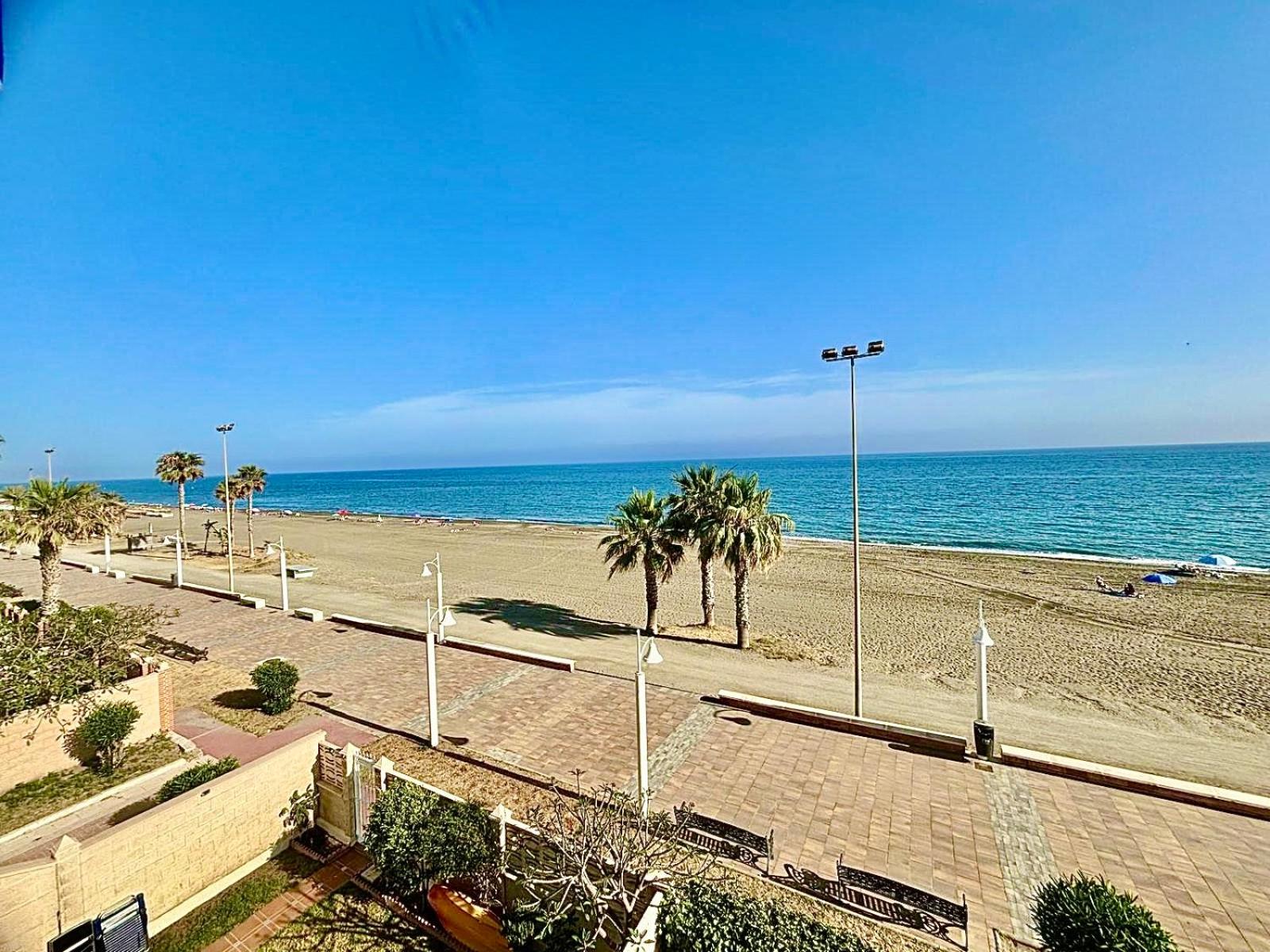 Apartamento en Rincón de la Victoria Primera linea de Playa