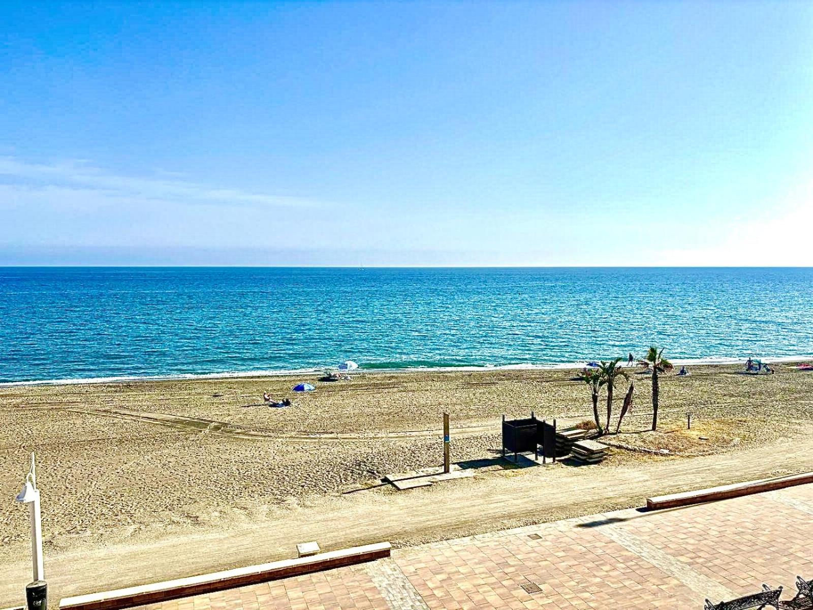 Apartamento en Rincón de la Victoria Primera linea de Playa
