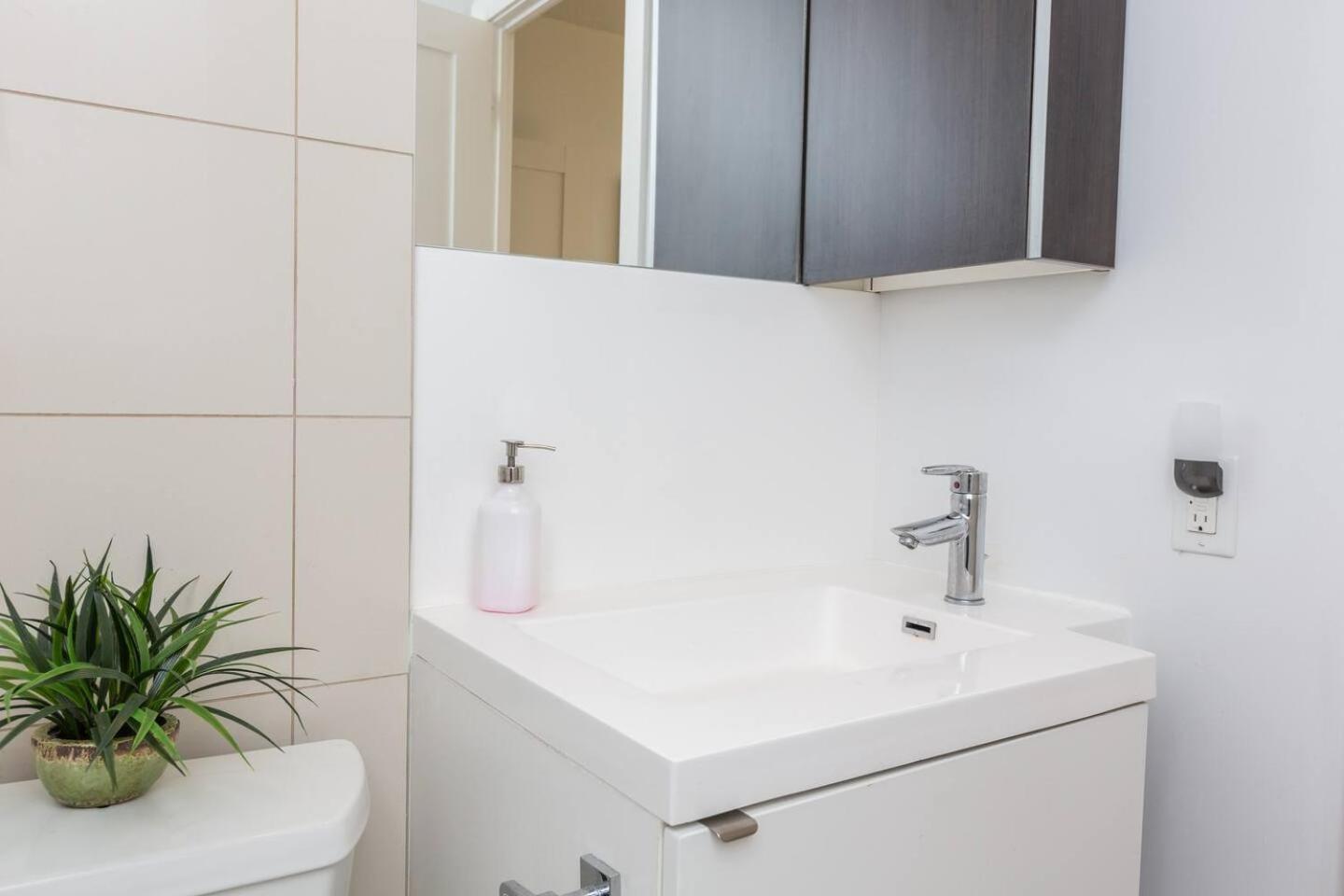 3BR Skyline Condo - By CN Tower & MTCC & Free Parking