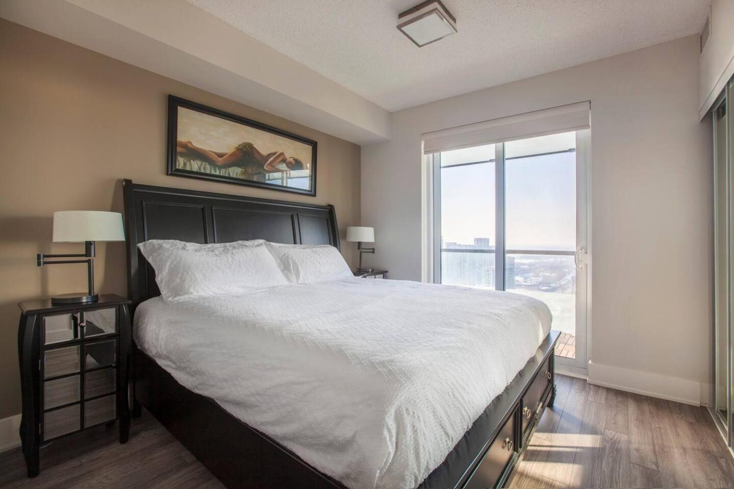 3BR Skyline Condo - By CN Tower & MTCC & Free Parking
