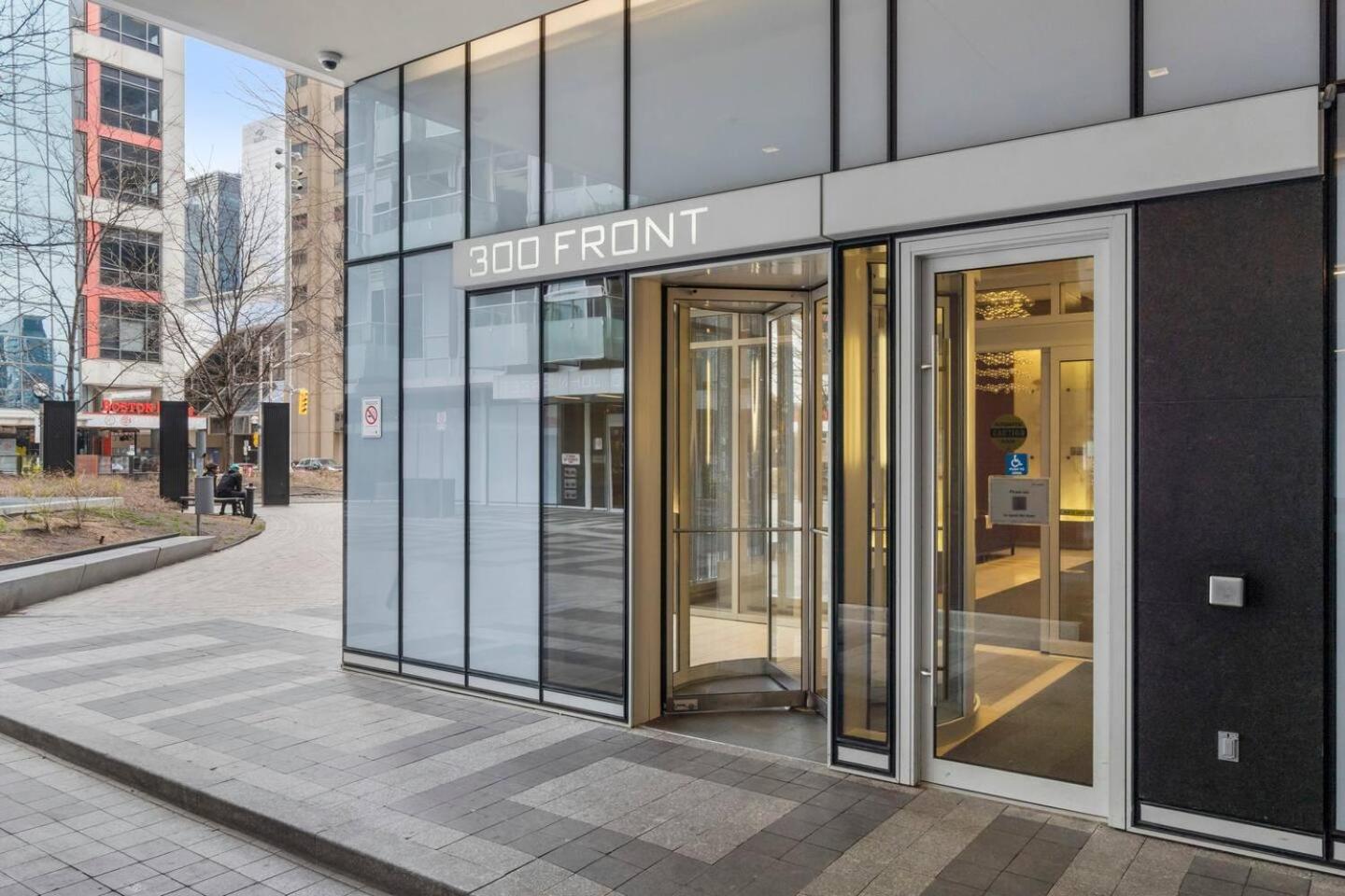 Hotel 3BR Skyline Condo - By CN Tower & MTCC & Free Parking - Image 1