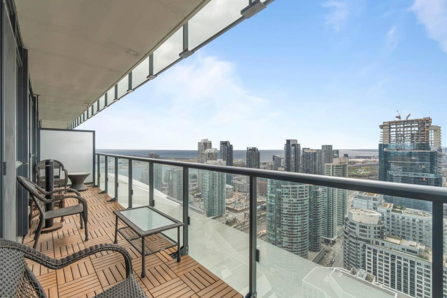 3BR Skyline Condo - By CN Tower & MTCC & Free Parking