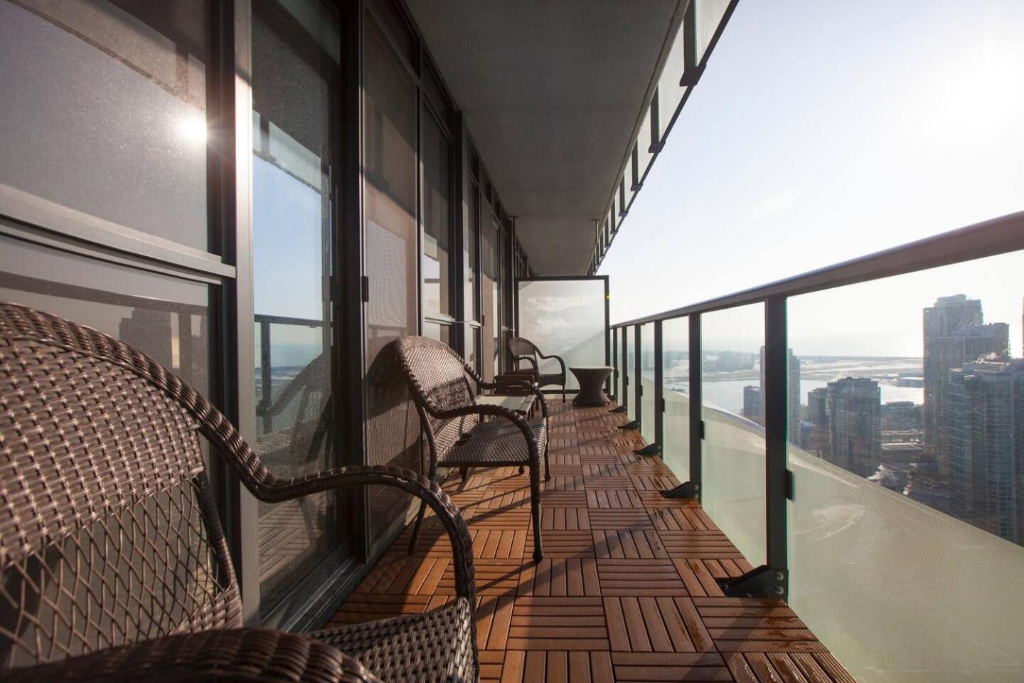 3BR Skyline Condo - By CN Tower & MTCC & Free Parking