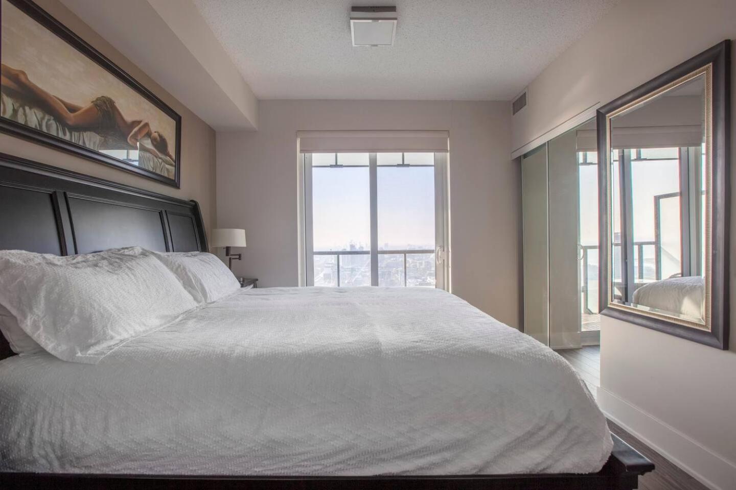 3BR Skyline Condo - By CN Tower & MTCC & Free Parking