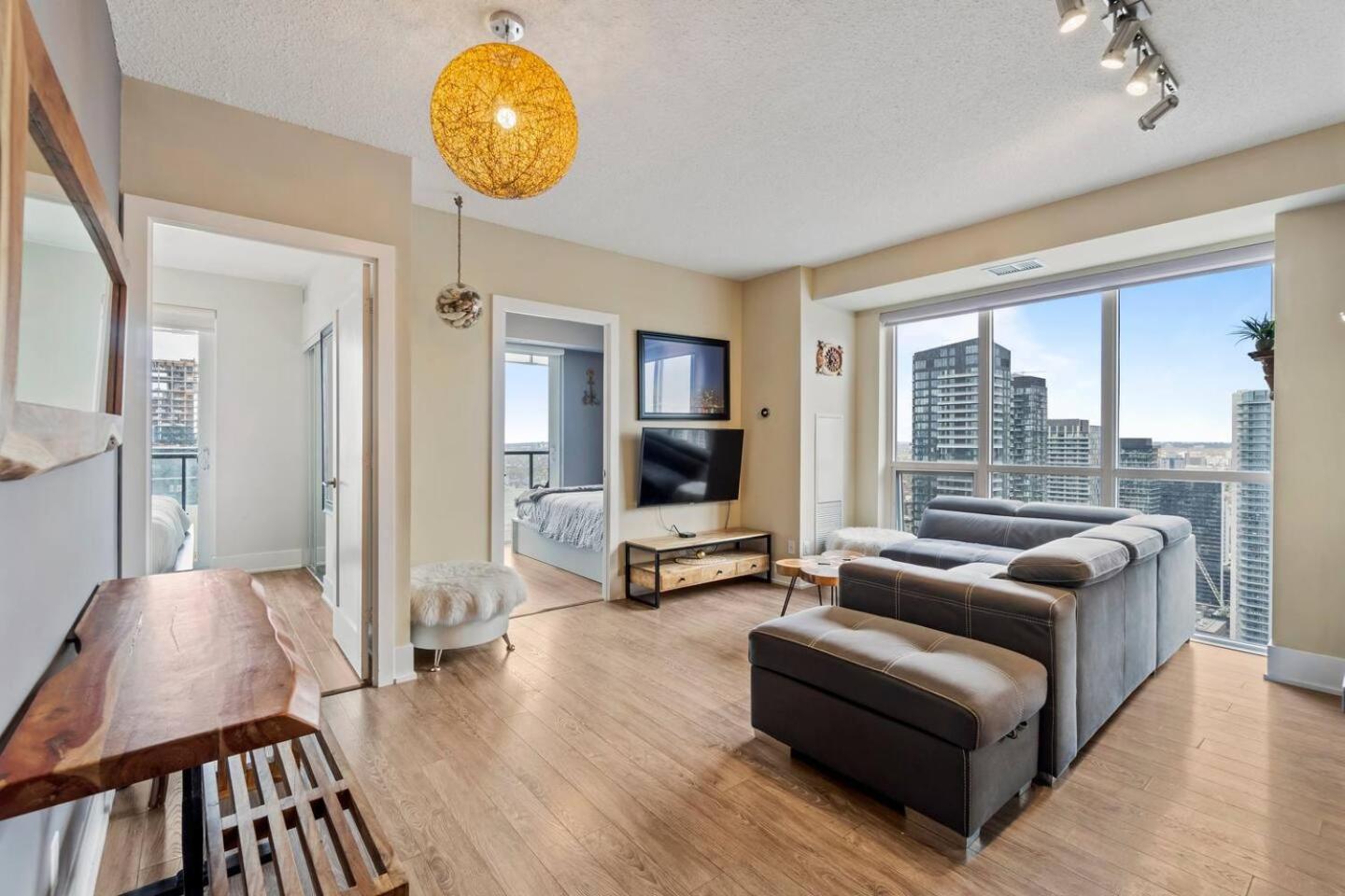 3BR Skyline Condo - By CN Tower & MTCC & Free Parking