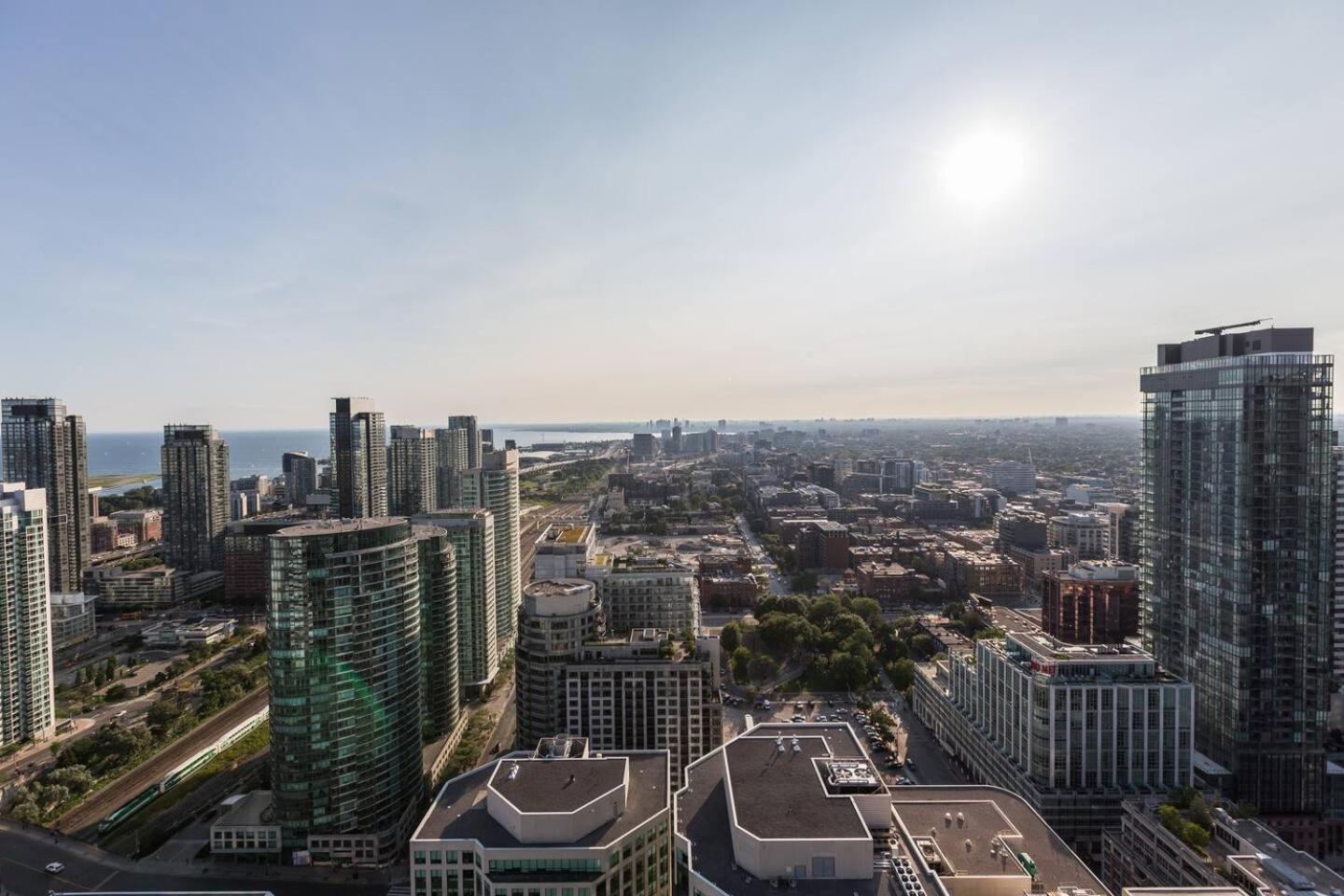 3BR Skyline Condo - By CN Tower & MTCC & Free Parking