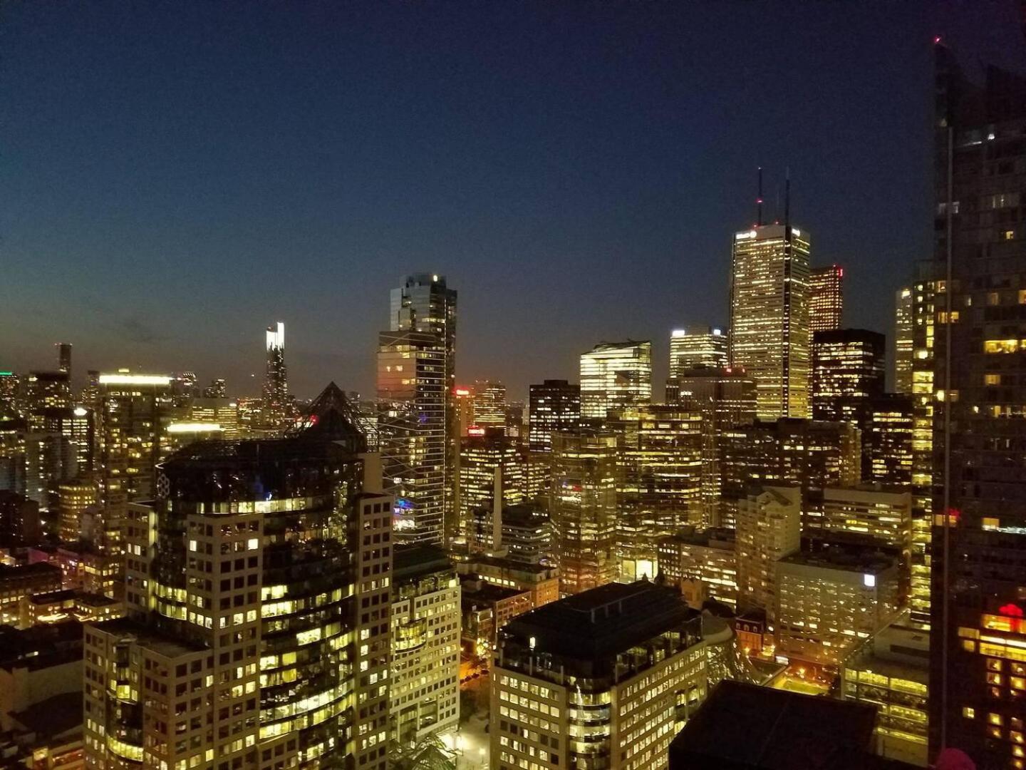 3BR Skyline Condo - By CN Tower & MTCC & Free Parking