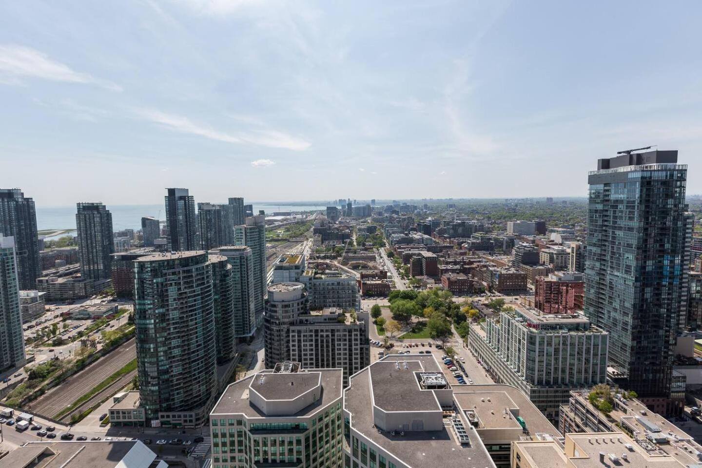 3BR Skyline Condo - By CN Tower & MTCC & Free Parking