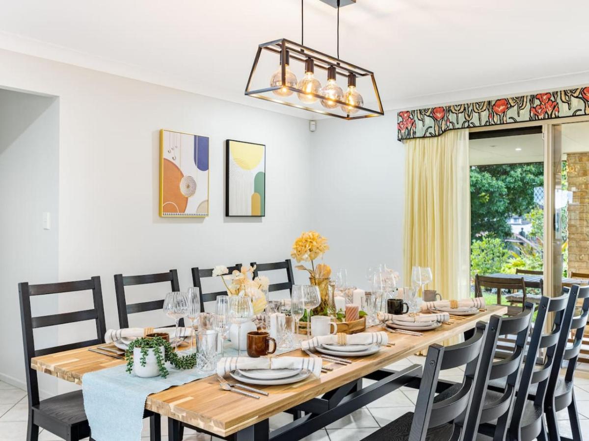 Carindale Family Home/Close to Westfield & Highway