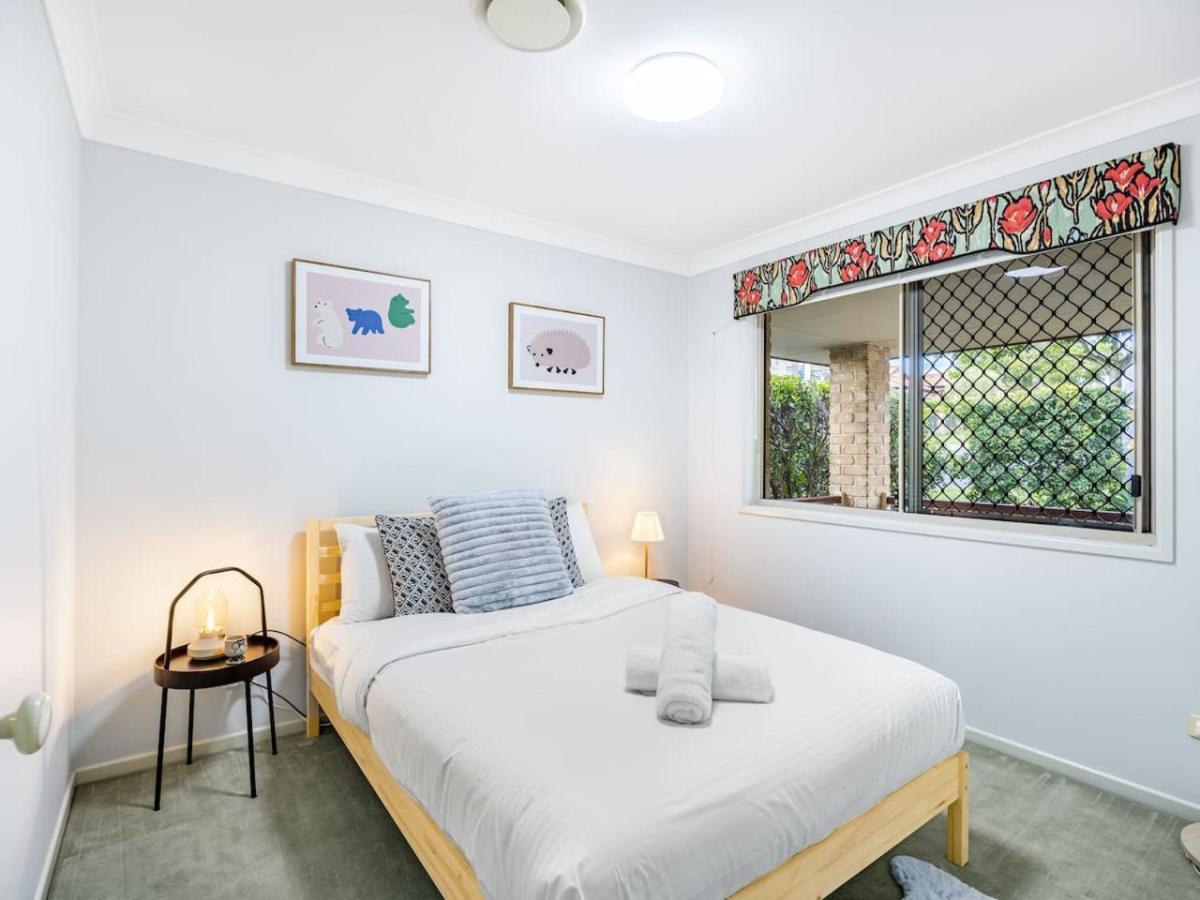 Carindale Family Home/Close to Westfield & Highway