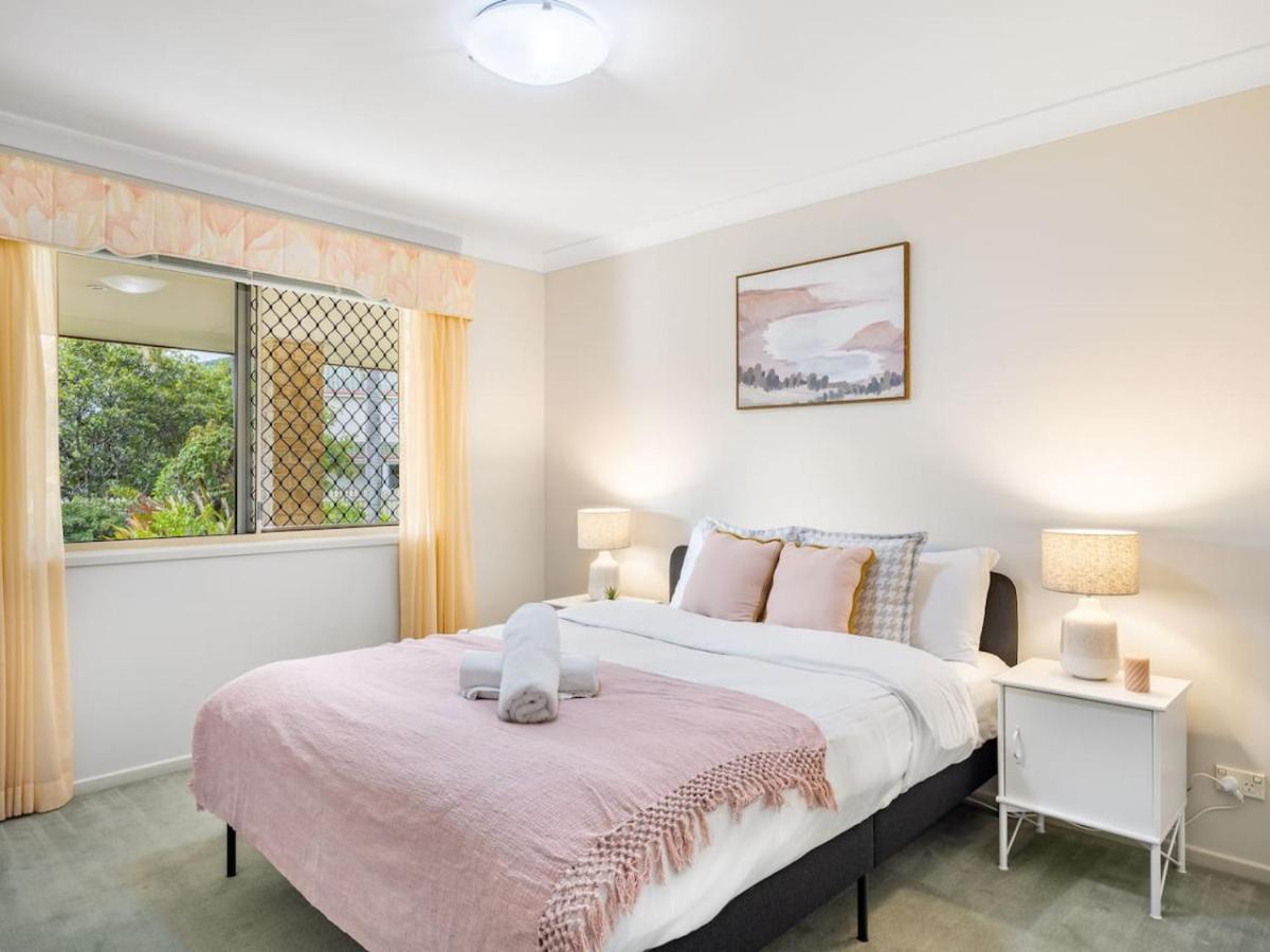 Carindale Family Home/Close to Westfield & Highway