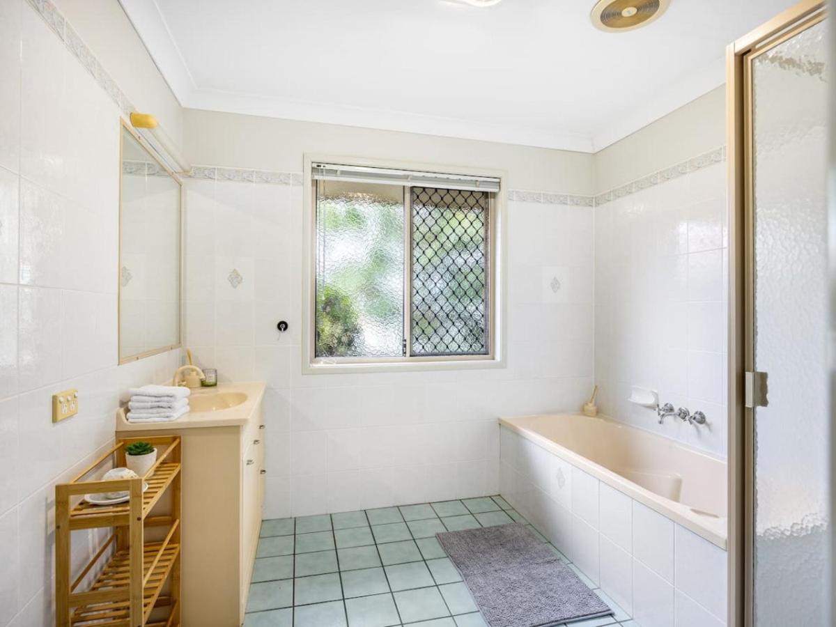 Carindale Family Home/Close to Westfield & Highway