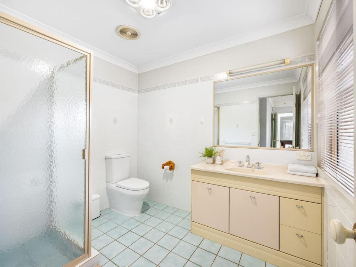 Carindale Family Home/Close to Westfield & Highway