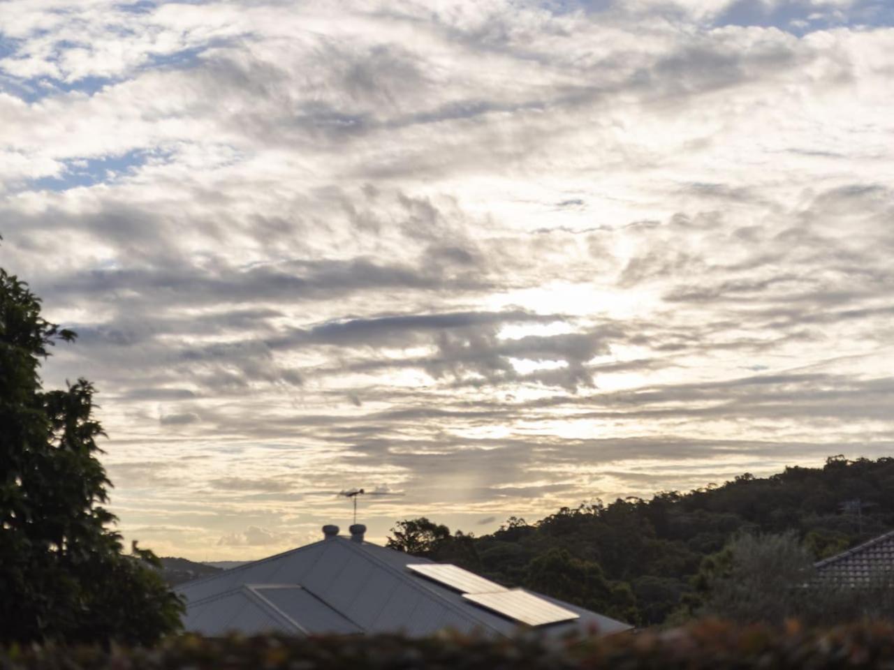 Carindale Family Home/Close to Westfield & Highway